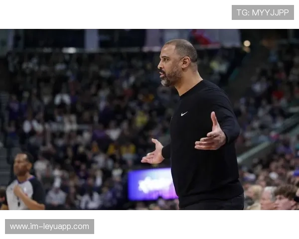 乌度卡怒喷球员不努力，全队沉默